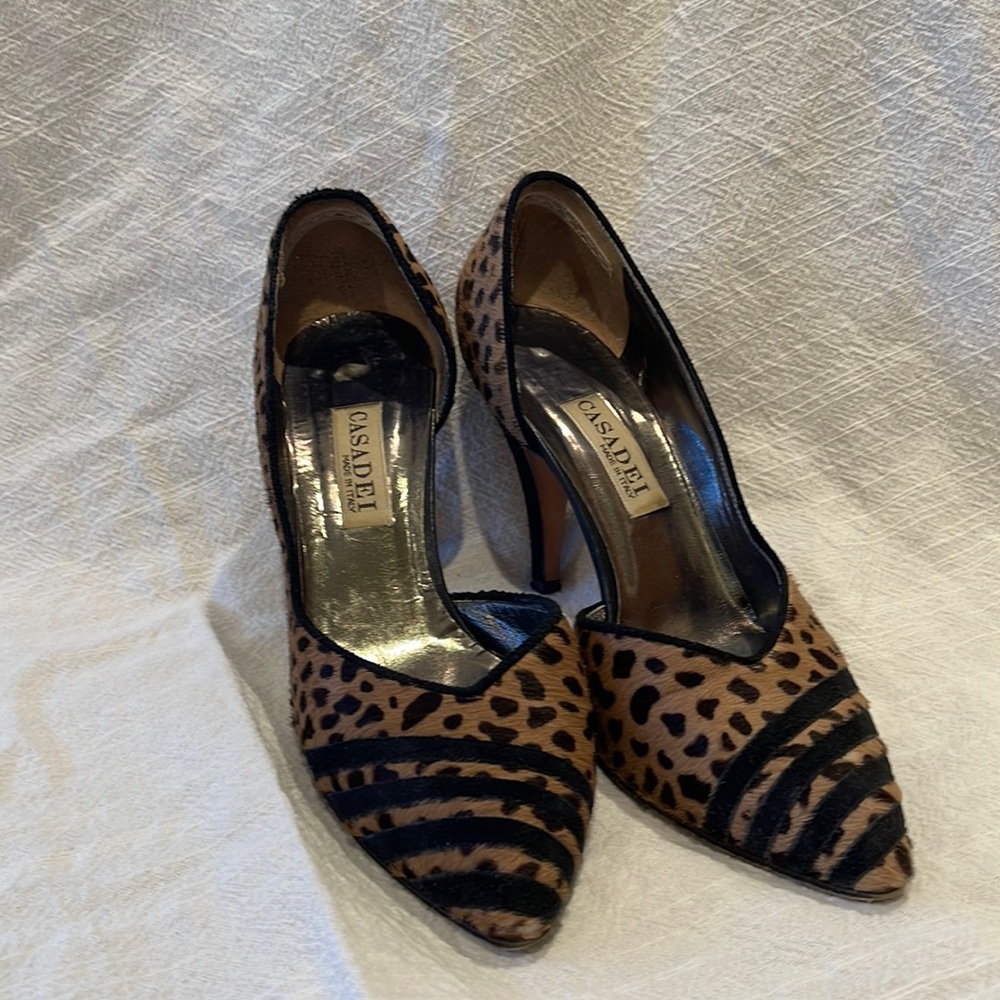 Casado cheetah print heel
